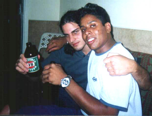 Dino's Website [Gold Coast Schoolies 2001] © Page 2/2