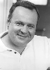 photo George Dzundza (voz)