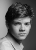 photo Thomas Brodie-Sangster (voz)