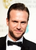 photo Rafe Spall