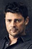 photo Karl Urban (voz)