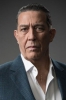 photo Ciarán Hinds (voz)