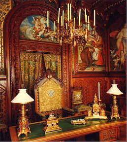 lkr-desk.JPG (78933 bytes)