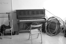 Piano obsoleto y hulahops