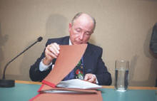 Algunos sectores ped�an la destituci�n del Contralor Russi�n (Foto: Eud.com).