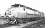 Locomotora Alsthom 8024 con carguero en marcha llegando a Temperley.Circa 1975 - Marcelo Arcas
