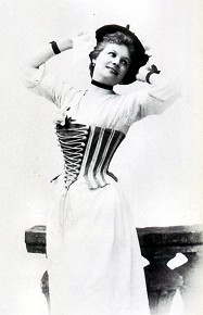 Ilka von Palmay as Julia Jellicoe