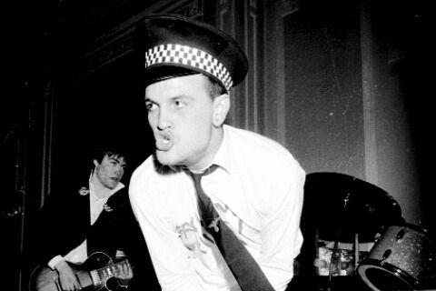 Mensi live in 1978 (Source ?)