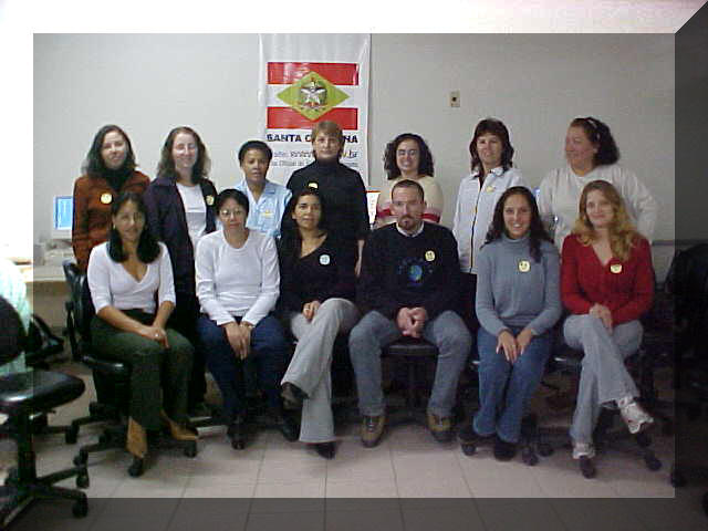 Multiplicadora Sandra Helena (NTE) participa da reuni�o pedag�gica na escola, para sensibilizar  e divulgar o projeto,em 25/05/04