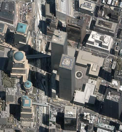 Manhattan con le Torri Gemelle riprese dallo spazio