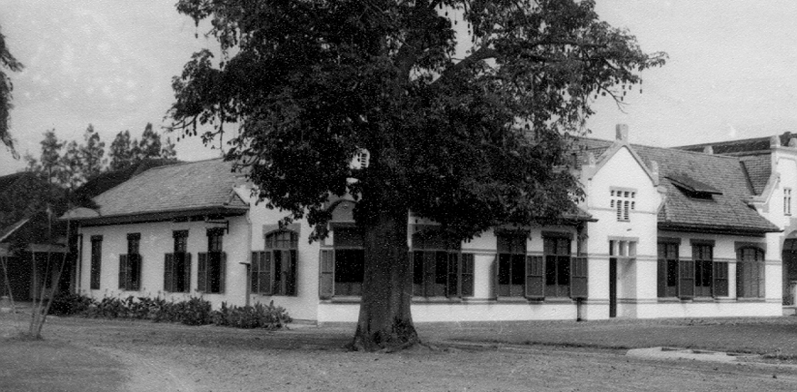 gedung2.gif (403144 bytes)
