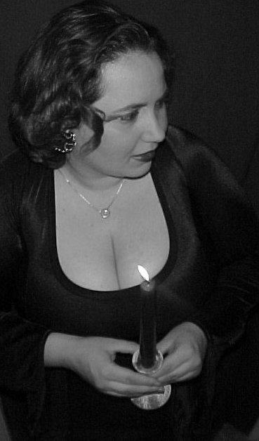 bw donna.jpg (32815 bytes)