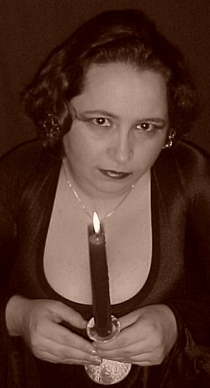 sepia donna.jpg (26359 bytes)