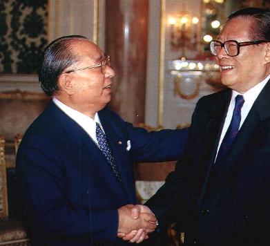 SGI President, Mr. Daisaku Ikeda with 
secretary-General Jiang Zenin on China-Japan friendship.