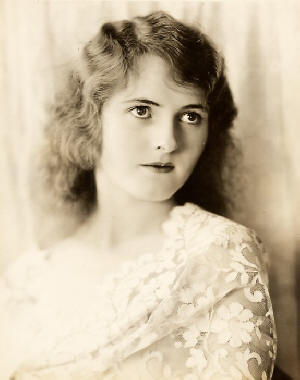 Lois in lace, ca. 1925