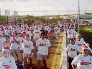  Cerca de 10 mil pessoas participaram da Corrida & Caminhada Natalina em 1999. Foto Rogrio Torquato/Dirio de Natal, dezembro/1999 