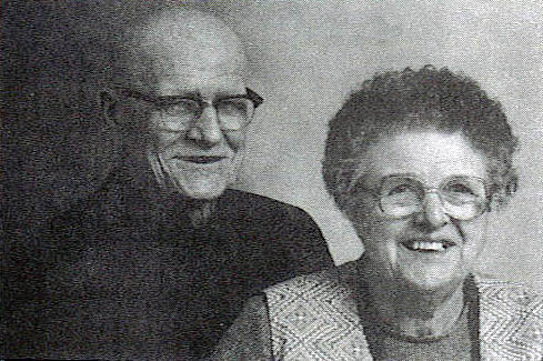 Mabel Morris-Heinrich with husband Howard Heinrich of Newhall, Iowa
