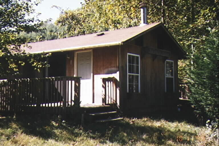 Rustic-Looking Cabins with all MODERN conveniences !!