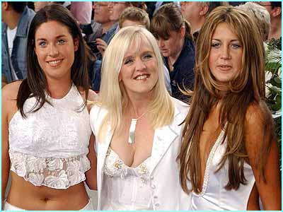At the British Soap Awards with other Brookside Girlies! Ain't she luvverly? 