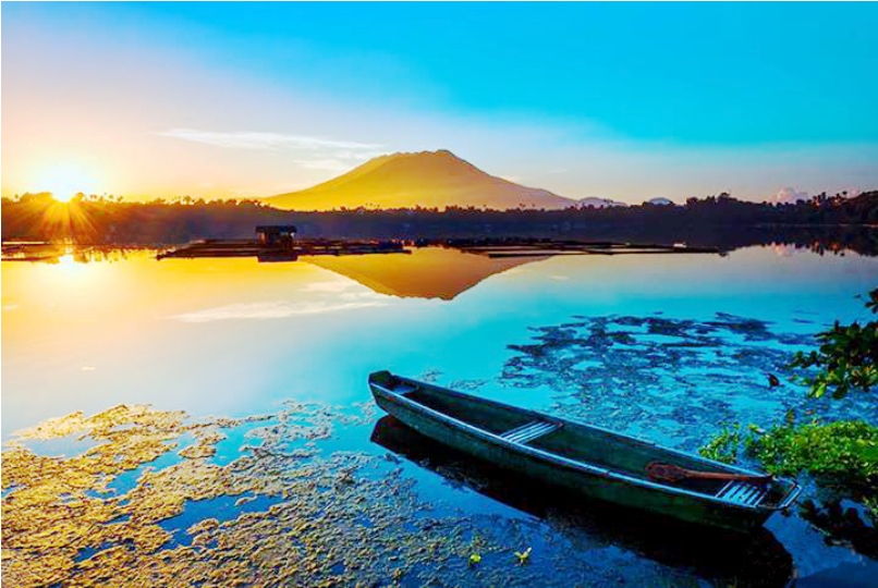 Watch the Sunrise at Sampaloc Lake