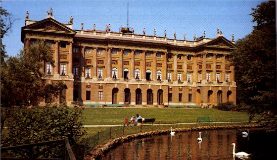 Villa Reale (Villa Belgiojoso Bonaparte): la facciata interna, volta verso il giardino