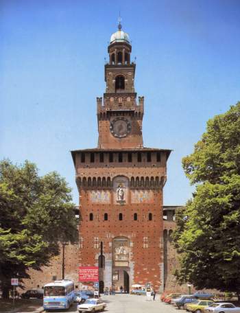 La Torre del Filarete o dell'Orologio, ingresso al Castello