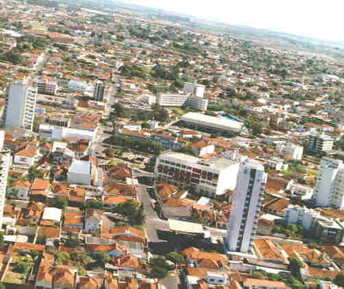 Vista a&eacute;rea da cidade