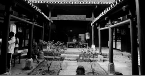 Ngôi nhà nấu rượu của cha con ông Khoáng Đạt