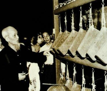 Hồ Chí Minh cùng mỹ nhân Lâm Y Lan