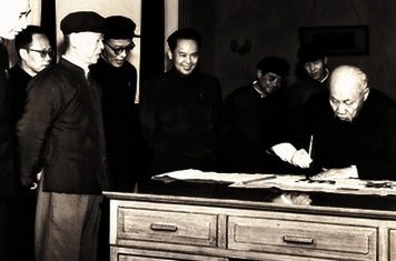 Năm 1965, Hồ Chí Minh ung dung trao Việt Nam cho Trung Quốc