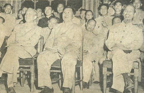 1955, Hồ Chí Minh đến Bắc Kinh đàm phán vùng Vịnh Bắc Bộ