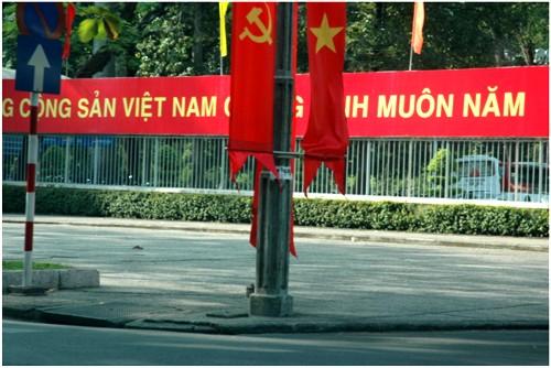 Khẩu hiệu cũ trong sắc màu mới ở Sài Gòn