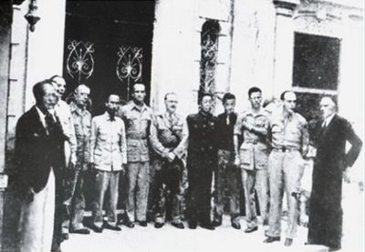 Hồ Chí Minh và các thành viên Việt Pháp ký Hiệp định Sơ bộ